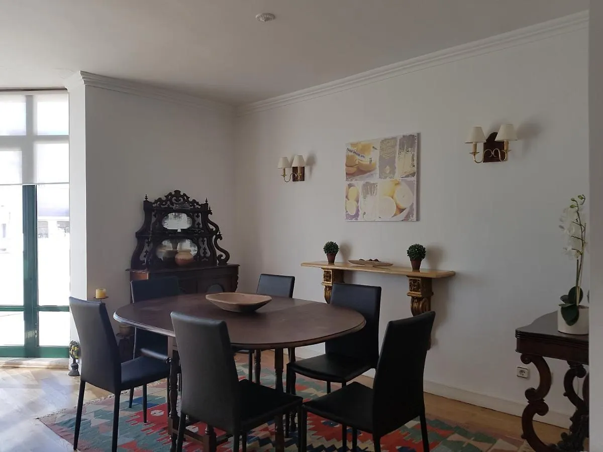Espacoso Apartamento Junto Ao Metro Lissabon