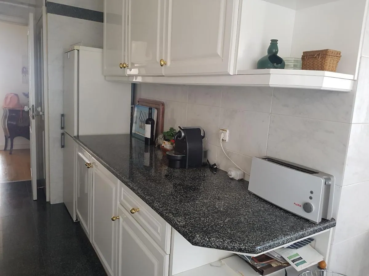 Espaçoso apartamento junto ao metro Lisboa Portugal