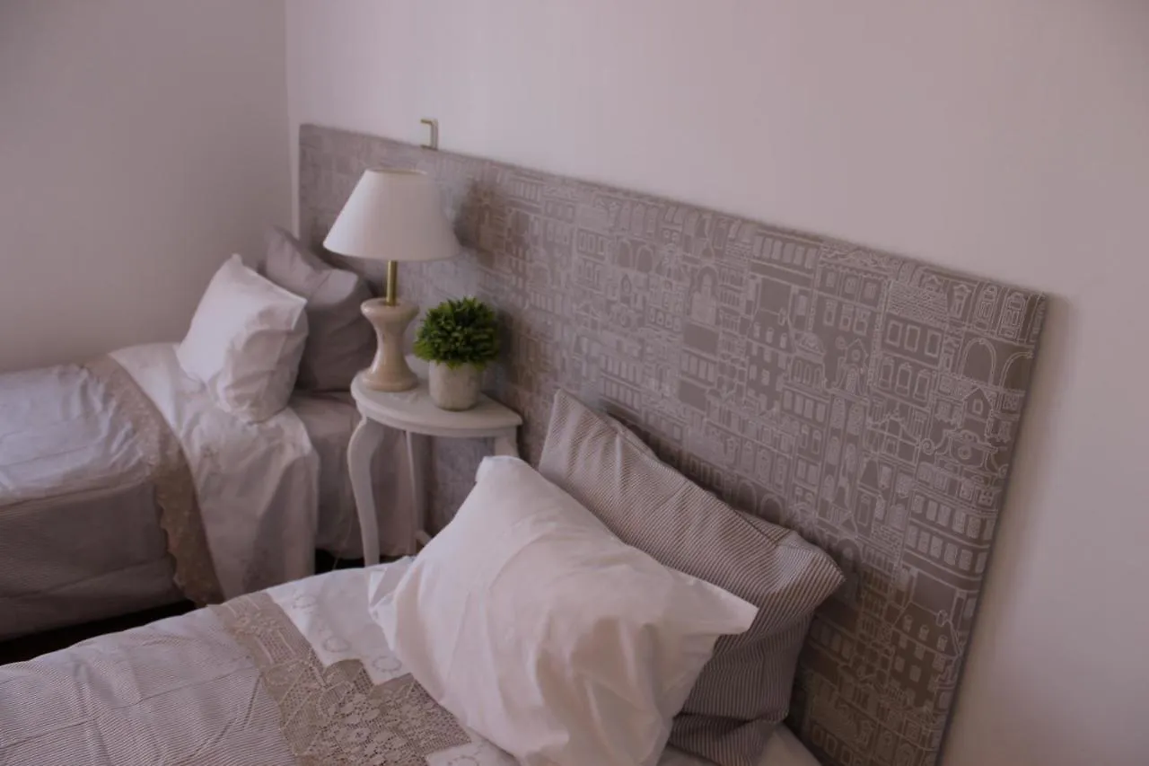 Espaçoso apartamento junto ao metro Lisboa 0*,