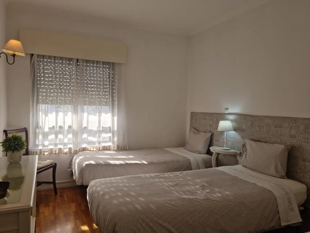 Espaçoso apartamento junto ao metro Lisboa Appartement