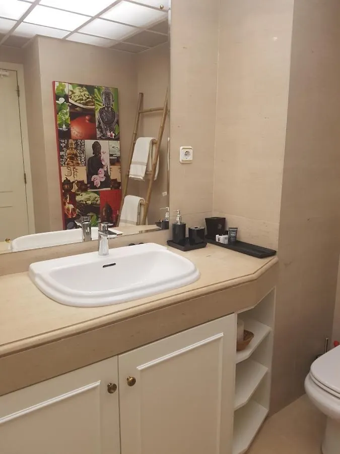Espacoso Apartamento Junto Ao Metro Lisbon