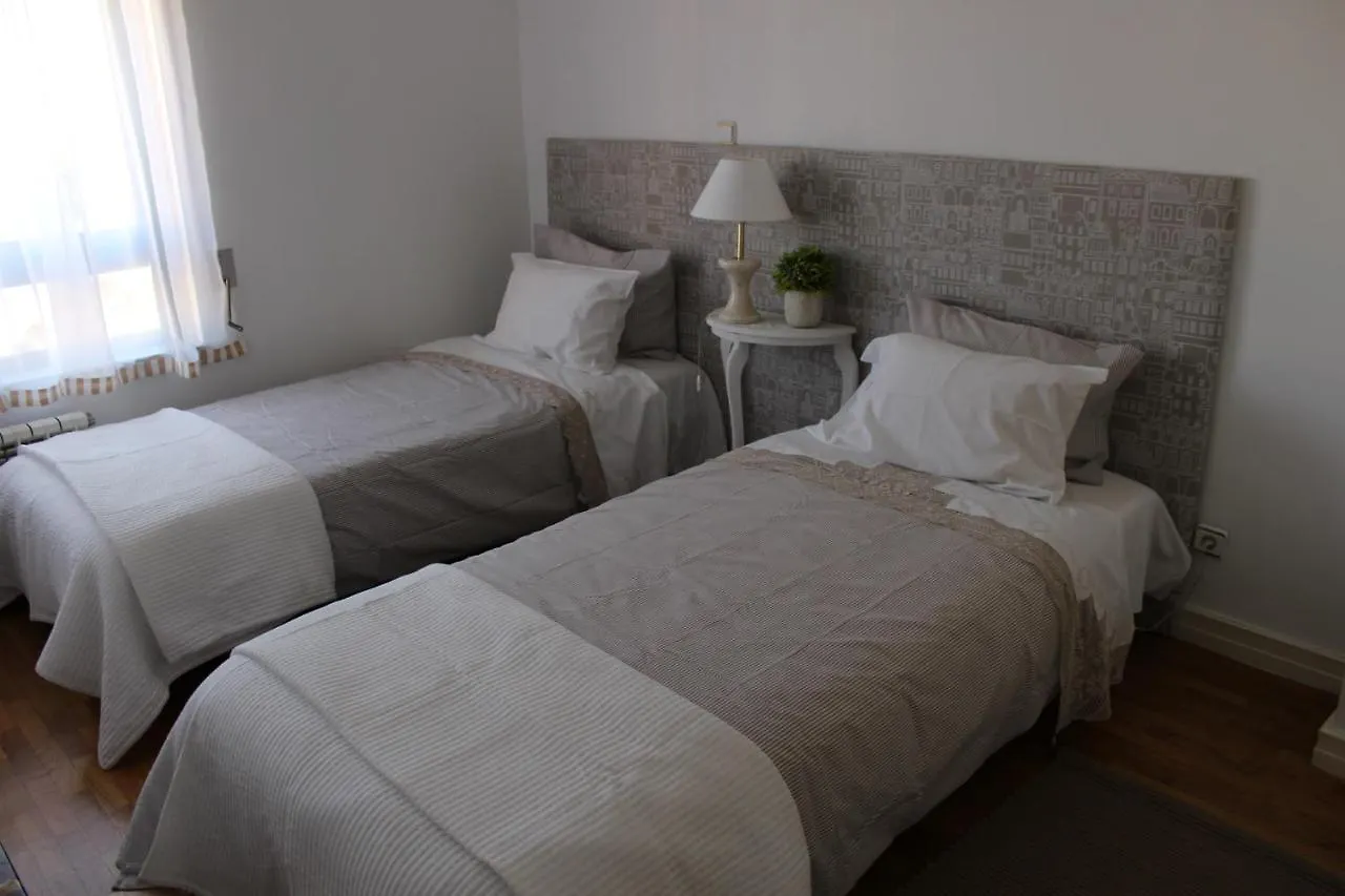 Apartment Espacoso Apartamento Junto Ao Metro Lisbon
